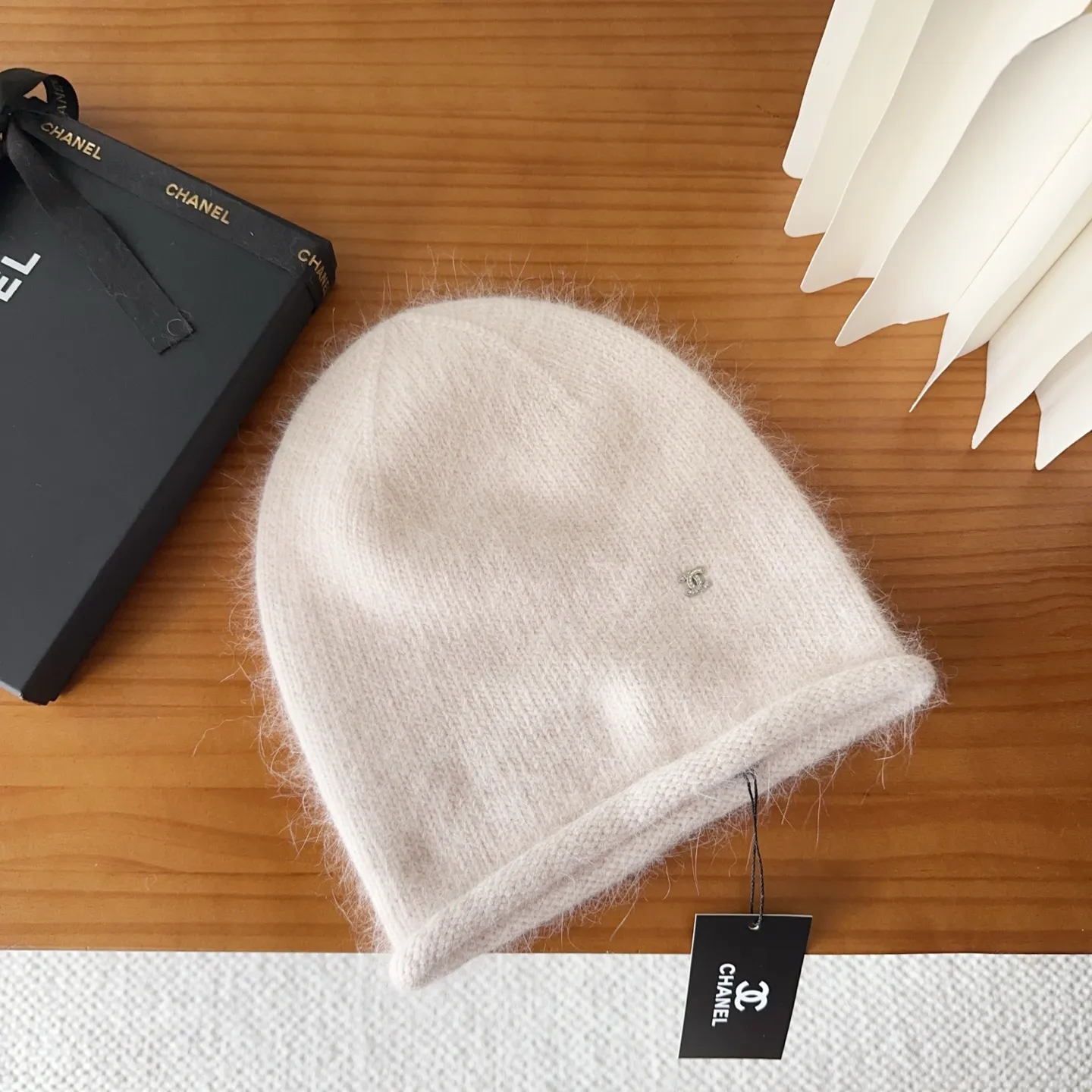 💰60 Chanel official website releases CHANEL small and popular knitted hat! Xiaohongshu’s new product is released, it’s so 🉑️, high-elastic fabric, classic colors, same style for men and women.