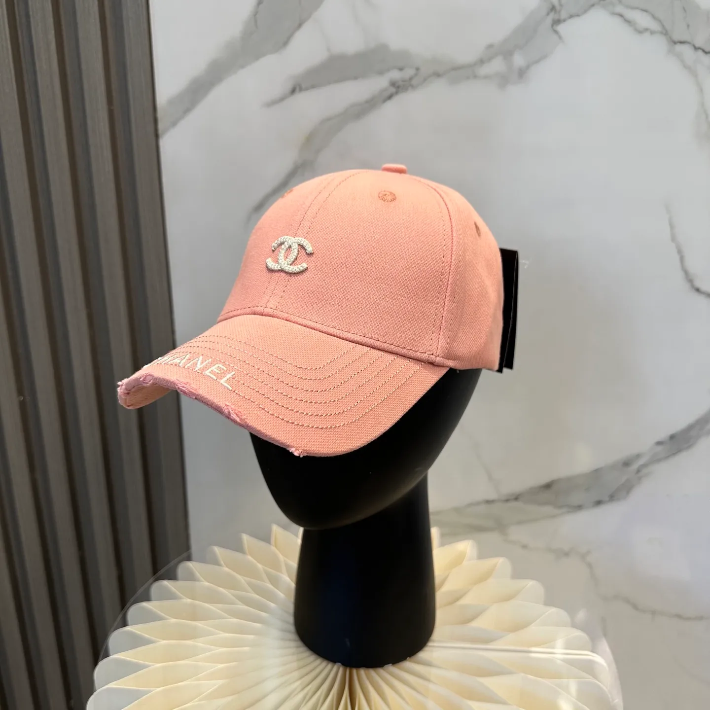 P70 CHANEL [Chanel] New simple embroidered logo baseball cap, new model shipped, big-name models are super easy to match, hurry up and get it!