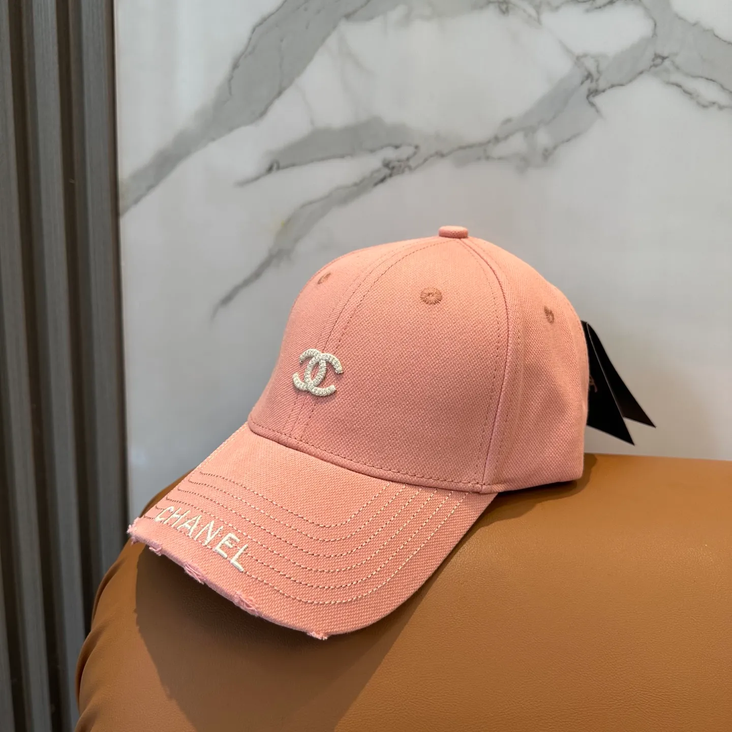 P70 CHANEL [Chanel] New simple embroidered logo baseball cap, new model shipped, big-name models are super easy to match, hurry up and get it!