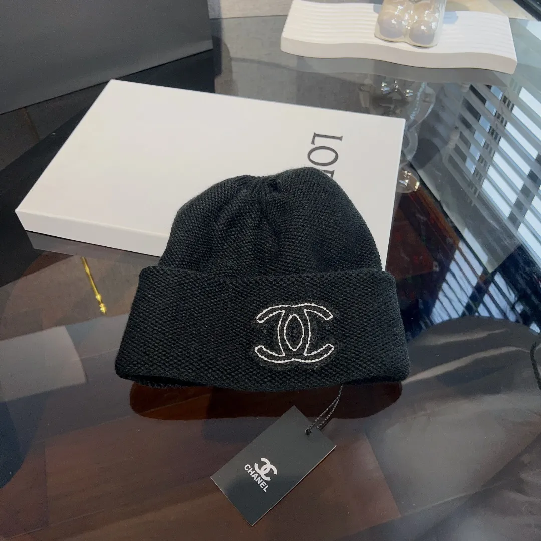 Special batch of 70 Chanel🔆Autumn and winter with a jue knitted cold beanie beanie, small thick beanie that shows face, soft, waxy and elastic