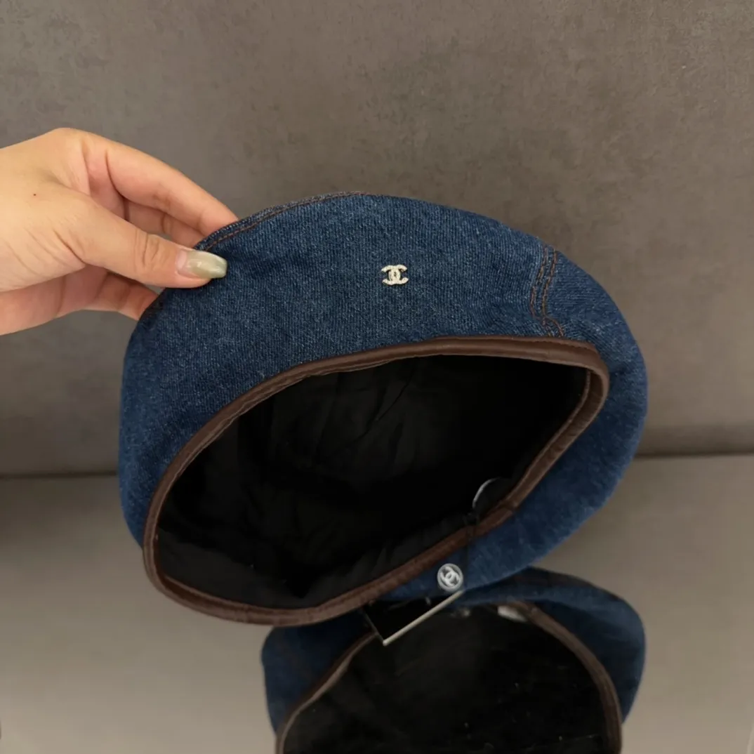 💰80 CHANEL Chanel new style 🆕denim blue retro style beret 🔸 Take it out for holiday travel and it will be beautiful❕ Second-hand style. This kind of hat is not easy to match 😬 Ready stock