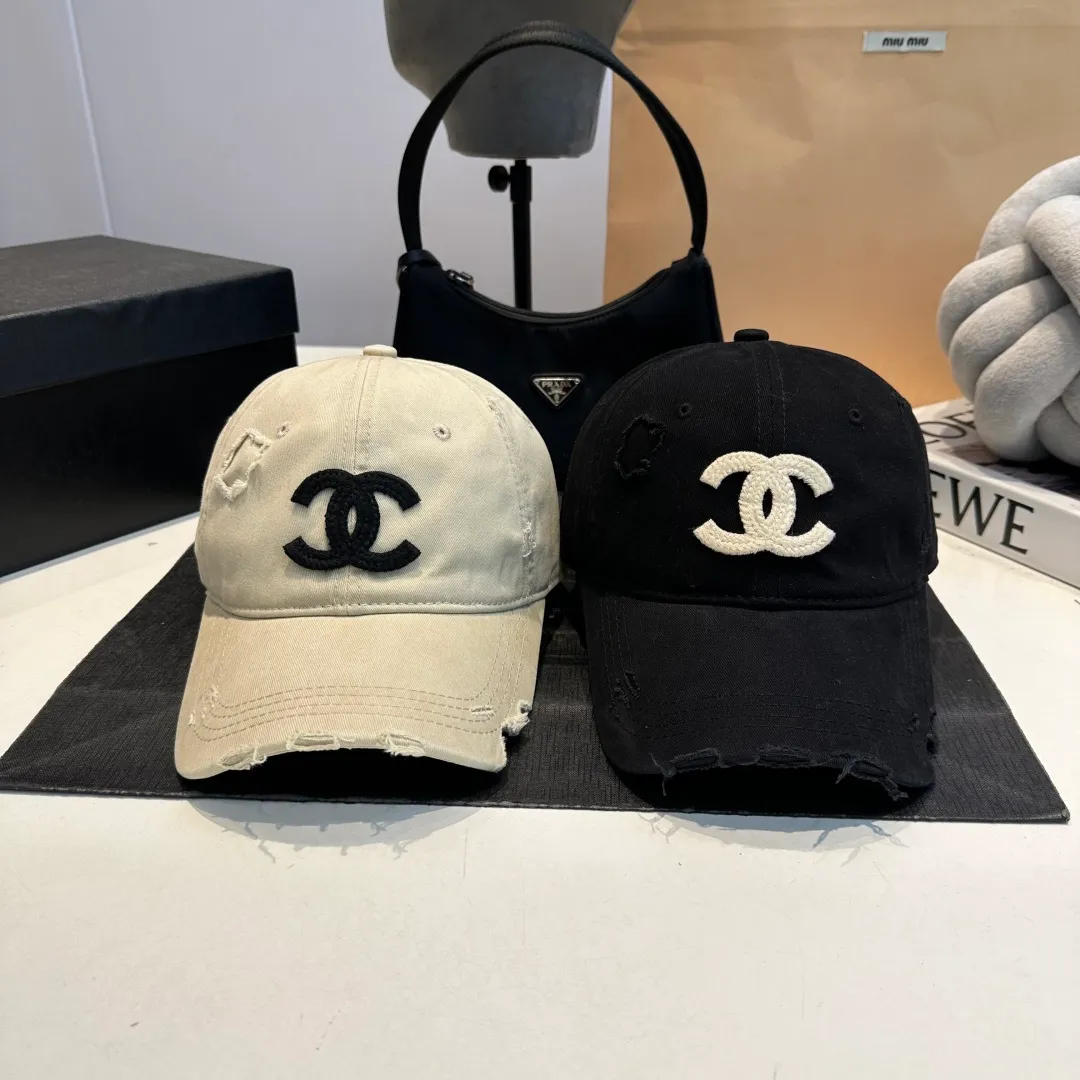 P56 CHANEL new ripped baseball cap, classic and simple logo, fashionable and casual design