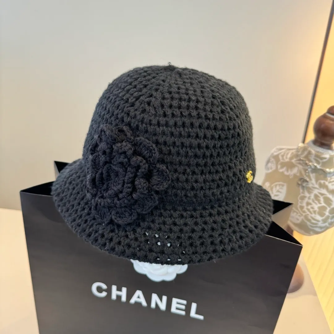 💰110¥ Chanel new camellia knitted bucket hat
