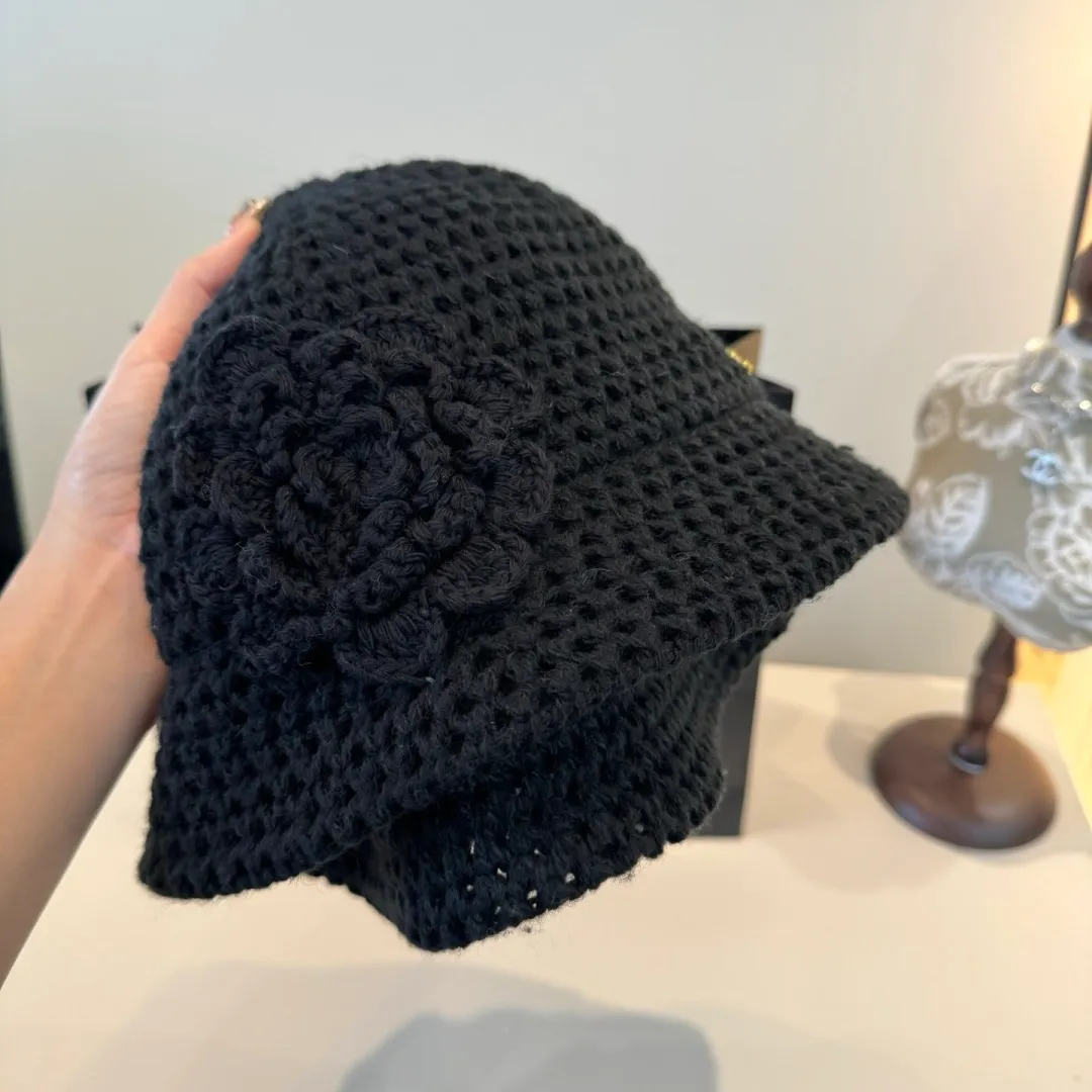 💰110¥ Chanel new camellia knitted bucket hat