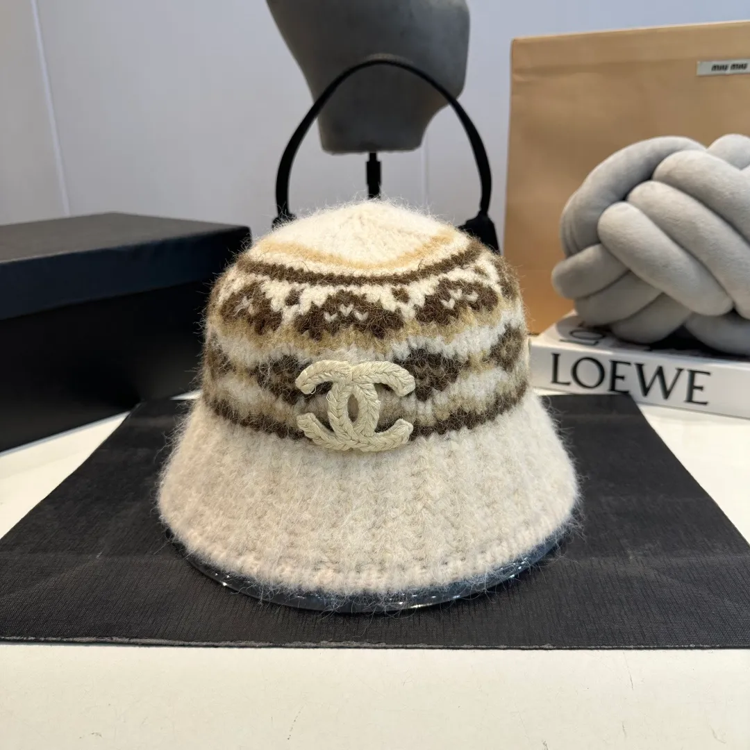 P60 CHANEL Chanel 2025 autumn and winter new small fragrant style fisherman hat unique design ~ a retro literary style