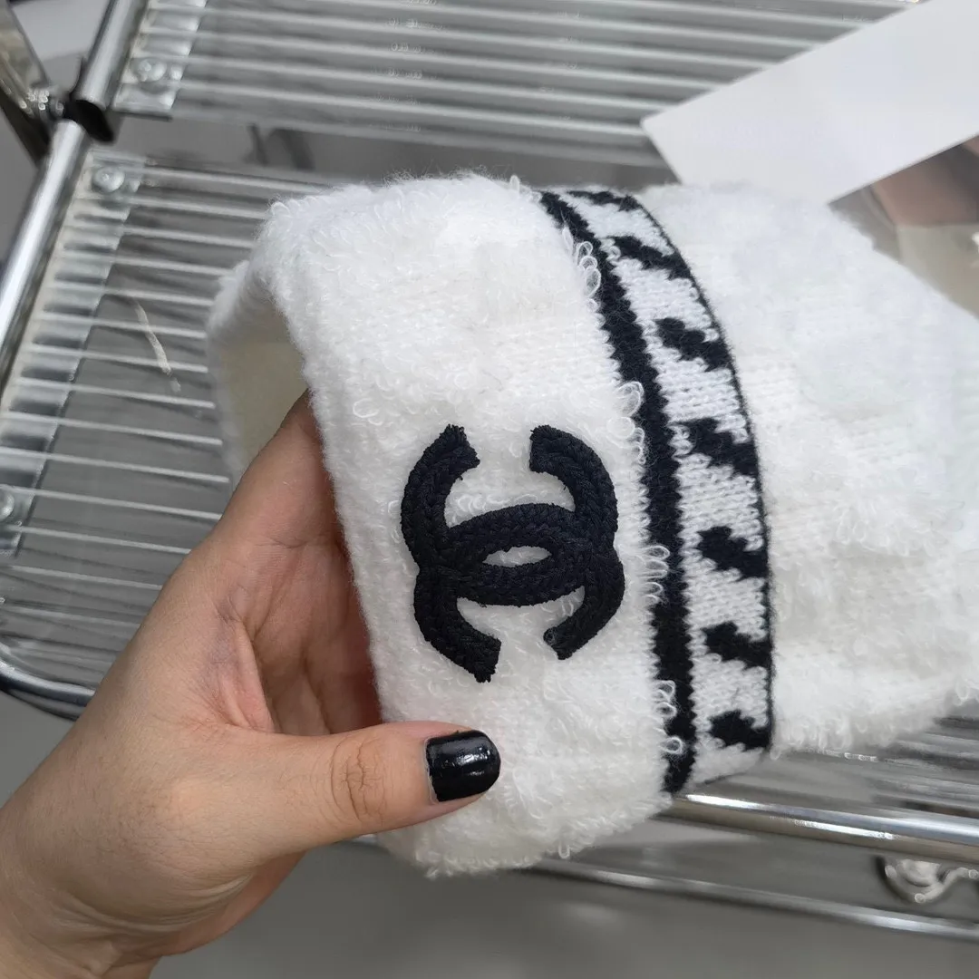 Special batch of 50, comes with dust bag [CHANEL Chanel] 2022 autumn and winter new style knitted woolen hat with small fragrance, limited edition ~ great to match when going out!