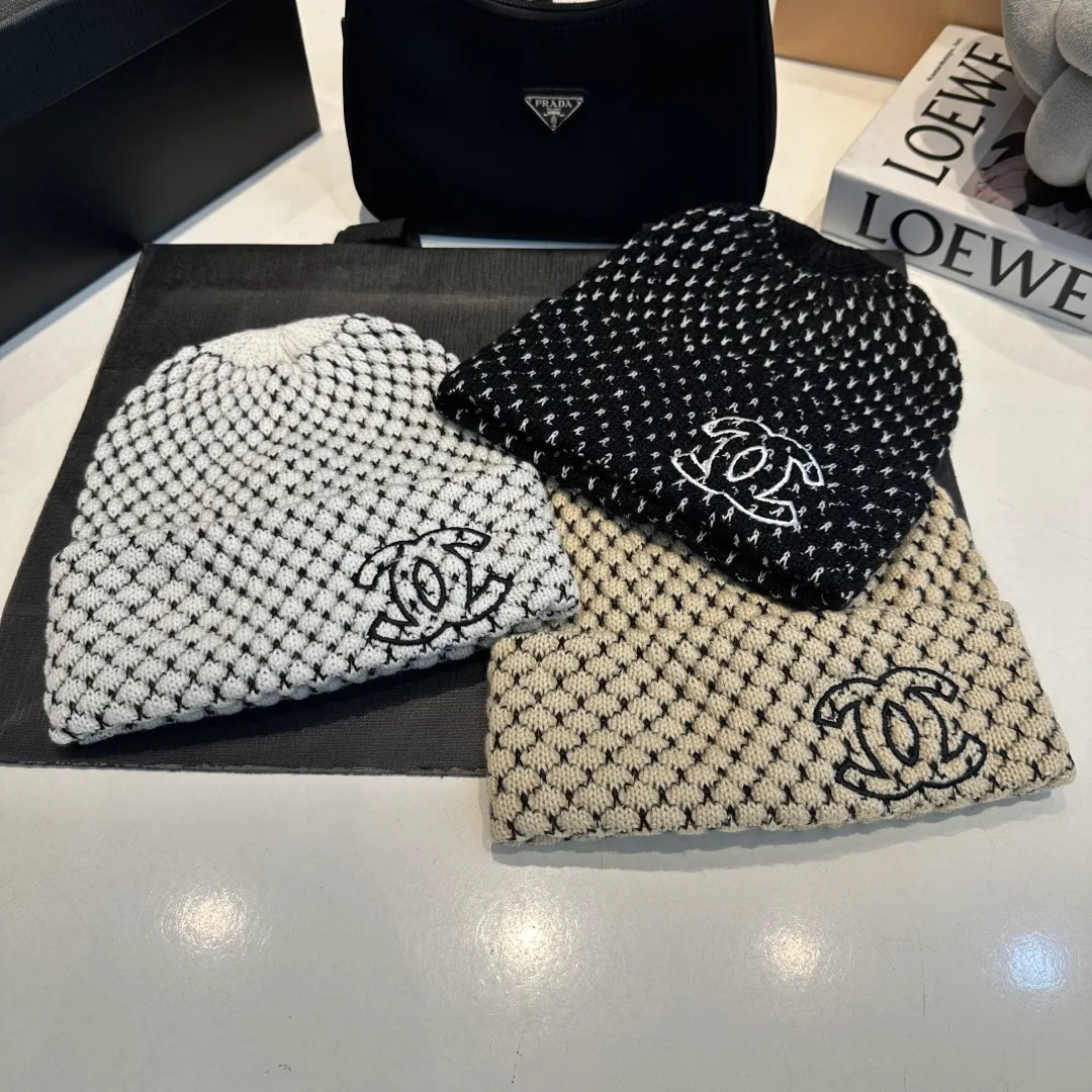 P60 Chanel knitted beanie