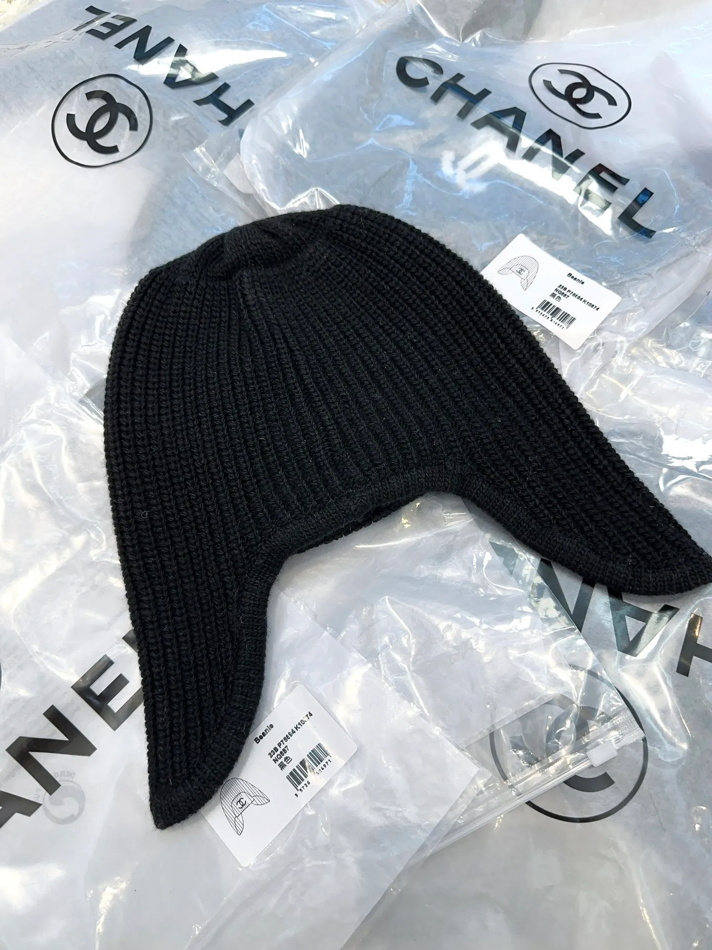 Chane*🆕Chanel 25N new ski series wool hat, the popular Lei Feng hat on the entire Internet, whoever wears it better 4️⃣ individual colors, black and white, versatile and cool, blue and pink, cute, can be worn by men and women as a couple, wool and cashmere material, warm and good-looking, a must-have👍👍👍