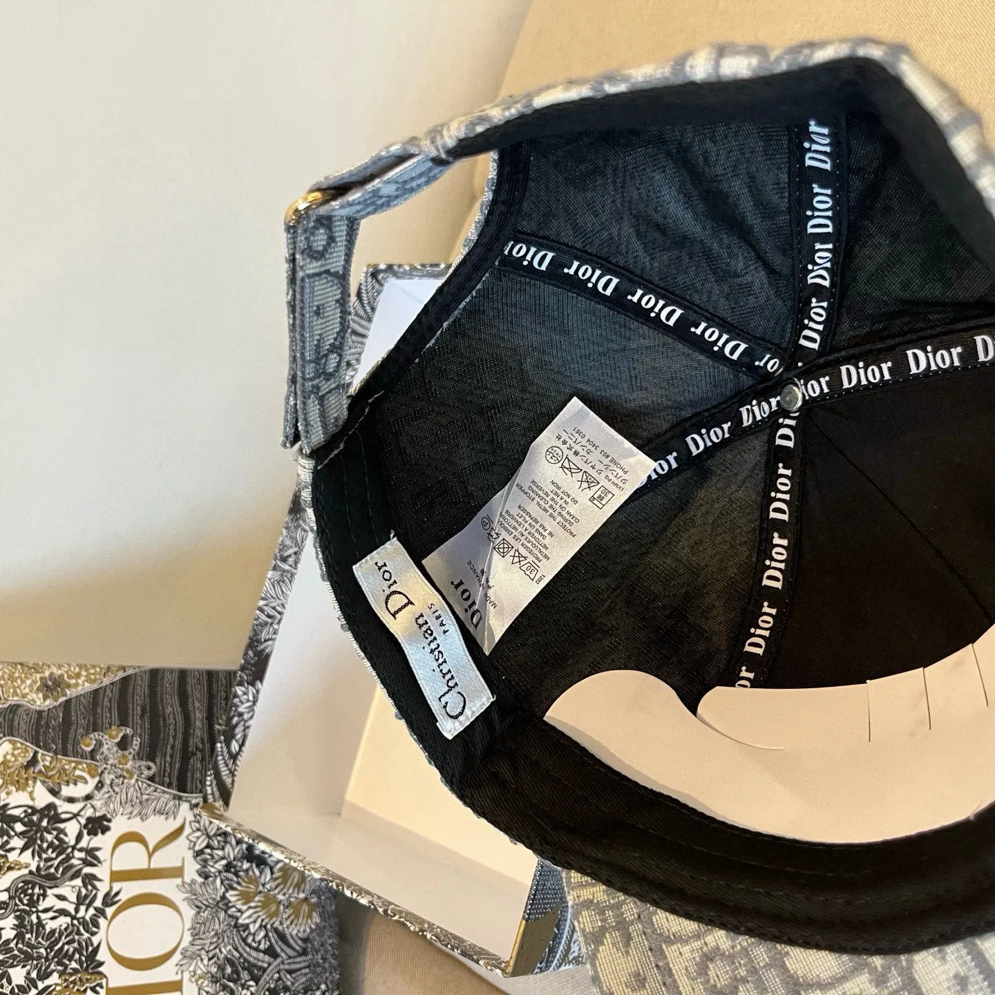 P60 [DIOR Dior] new popular simple baseball cap 🧢, new model shipped, big brand style is super easy to match, hurry up and get it!