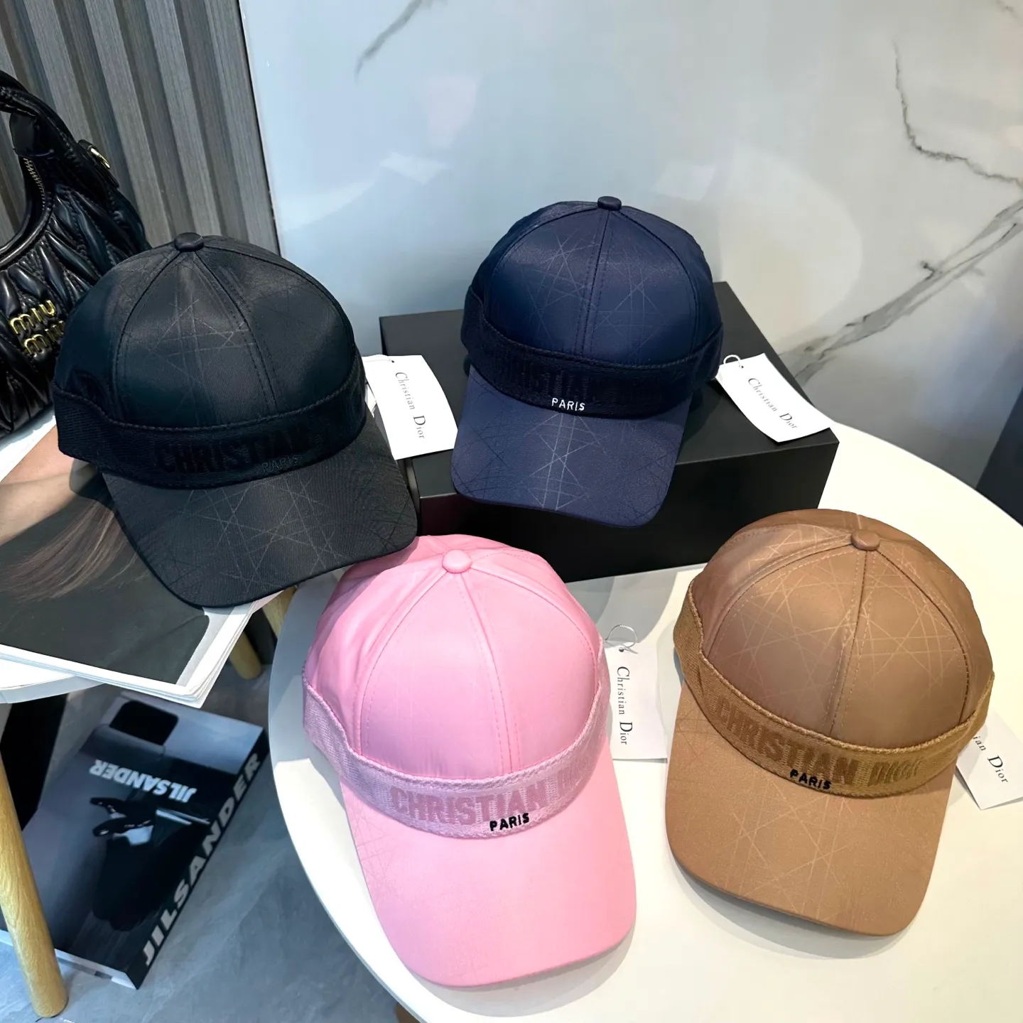 P70 Dior👒 high version webbing logo baseball cap🧢, super high sun protection index, especially small face, stylish but not soft, can be folded at will, easy to carry🤗