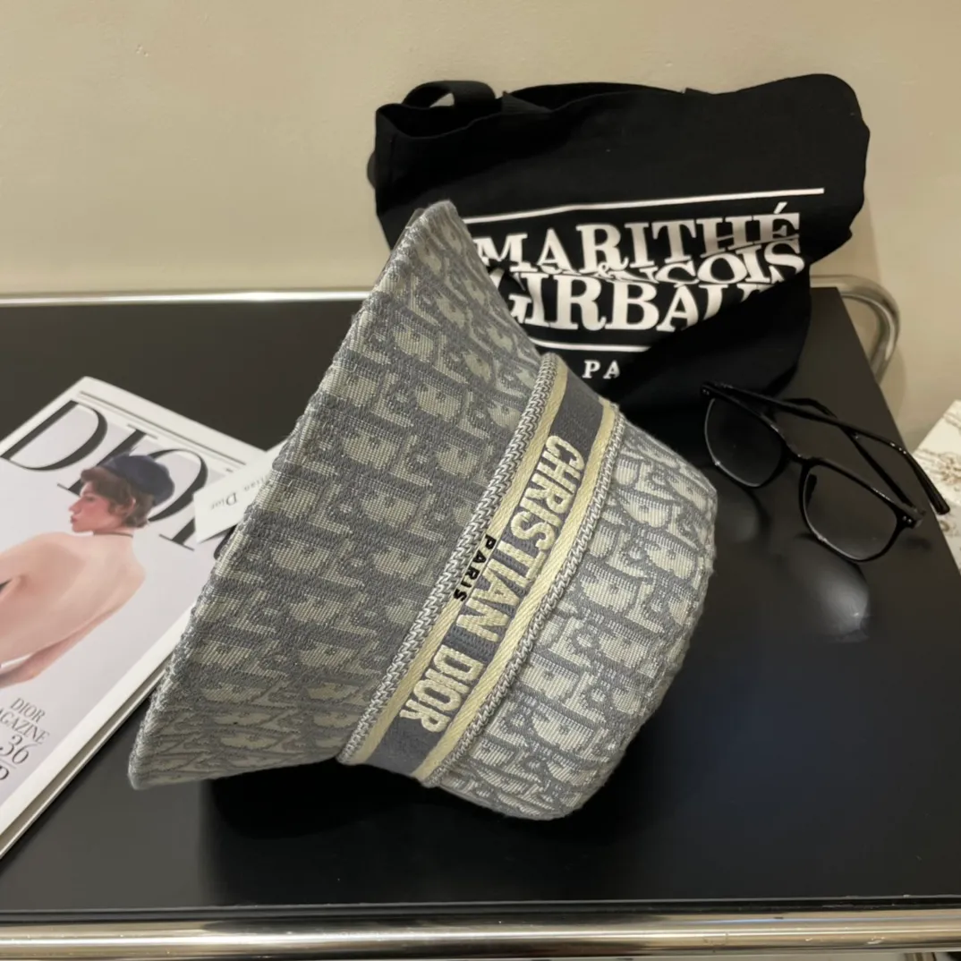 P90 original order quality [Dior DIOR] official website is online simultaneously. Korean version of the new British sports style heavy industry customized model 1:1 original order quality. Unisex fisherman hat. Linen geological fabric. Original quality counter🔥🔥🔥