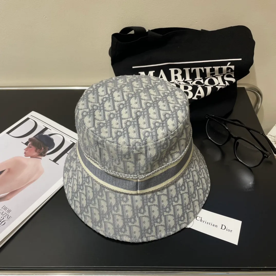 P90 original order quality [Dior DIOR] official website is online simultaneously. Korean version of the new British sports style heavy industry customized model 1:1 original order quality. Unisex fisherman hat. Linen geological fabric. Original quality counter🔥🔥🔥