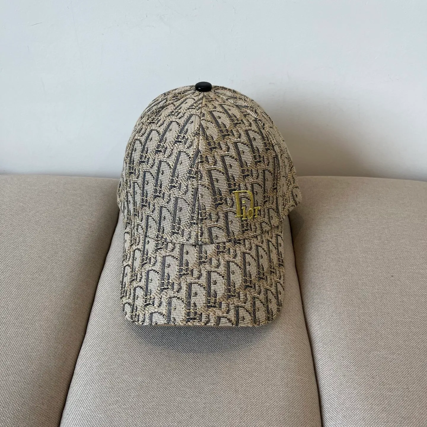 P60 [DIOR Dior] new popular simple baseball cap 🧢, new model shipped, big brand style is super easy to match, hurry up and get it!