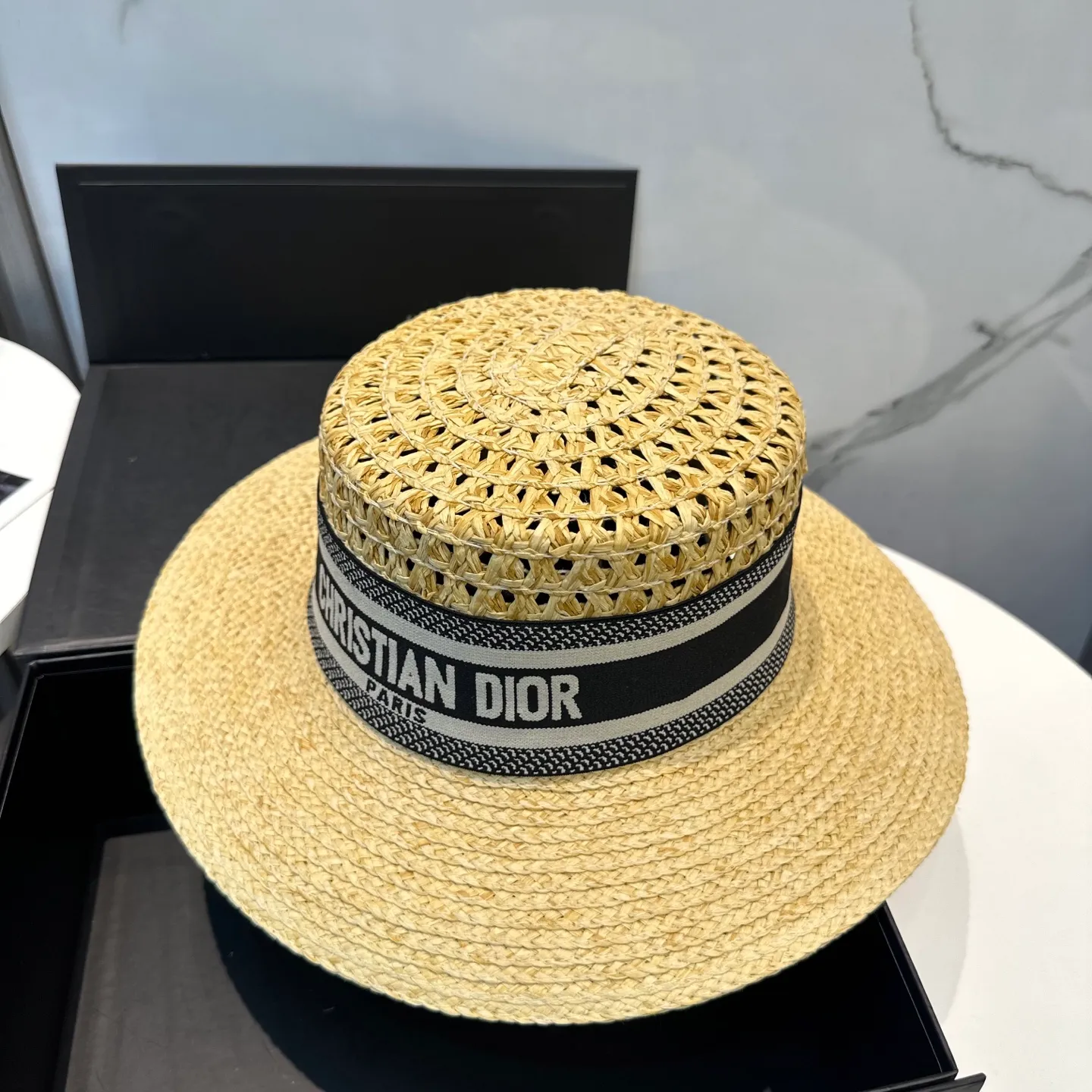 P90 Dior2025 new straw hat, advanced customization, lady style, attention to detail, sun protection and UV protection in summer, a must-have for travel, versatile and good-looking