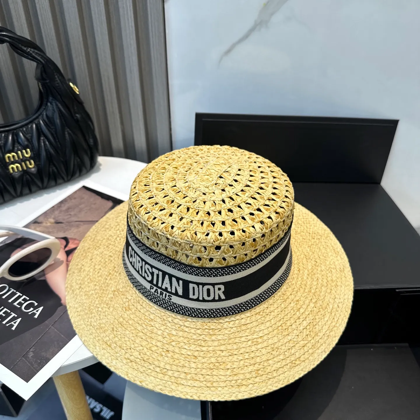 P90 Dior2025 new straw hat, advanced customization, lady style, attention to detail, sun protection and UV protection in summer, a must-have for travel, versatile and good-looking