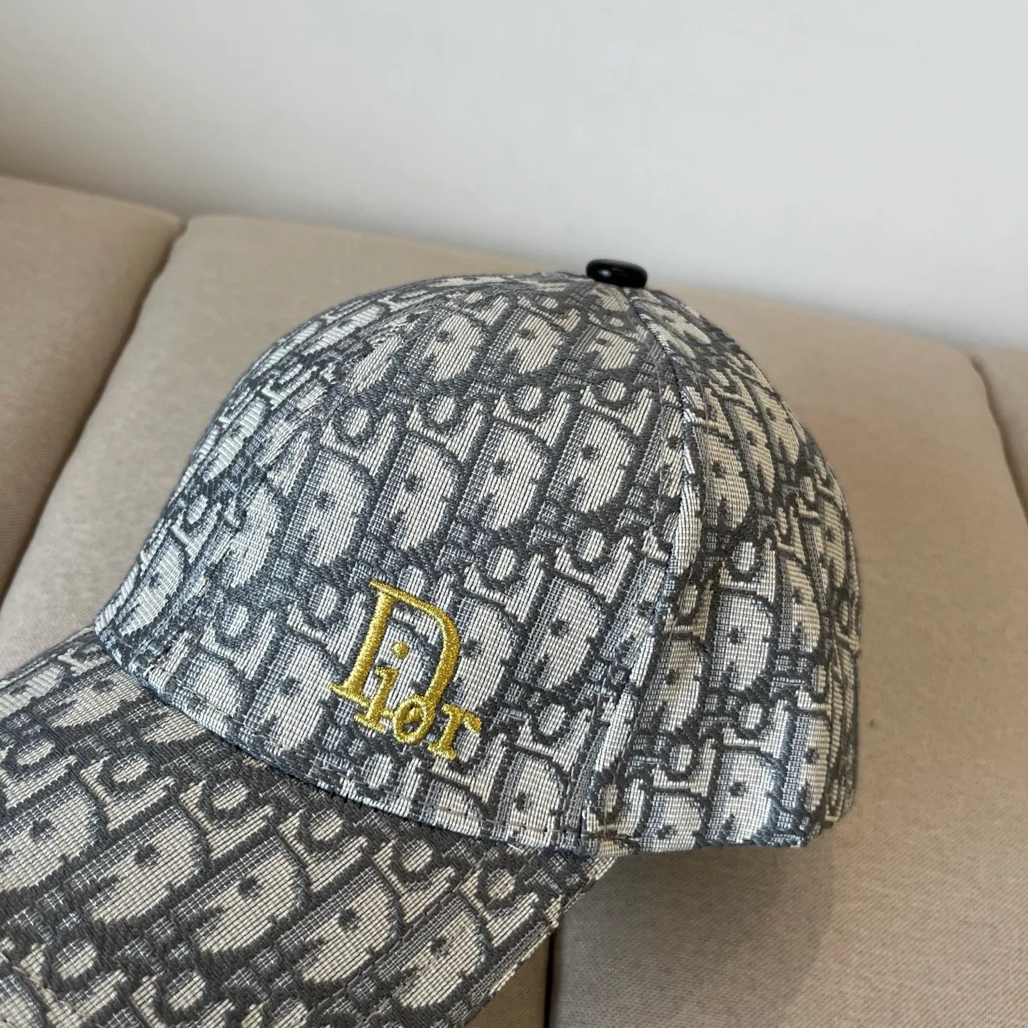 P60 [DIOR Dior] new popular simple baseball cap 🧢, new model shipped, big brand style is super easy to match, hurry up and get it!