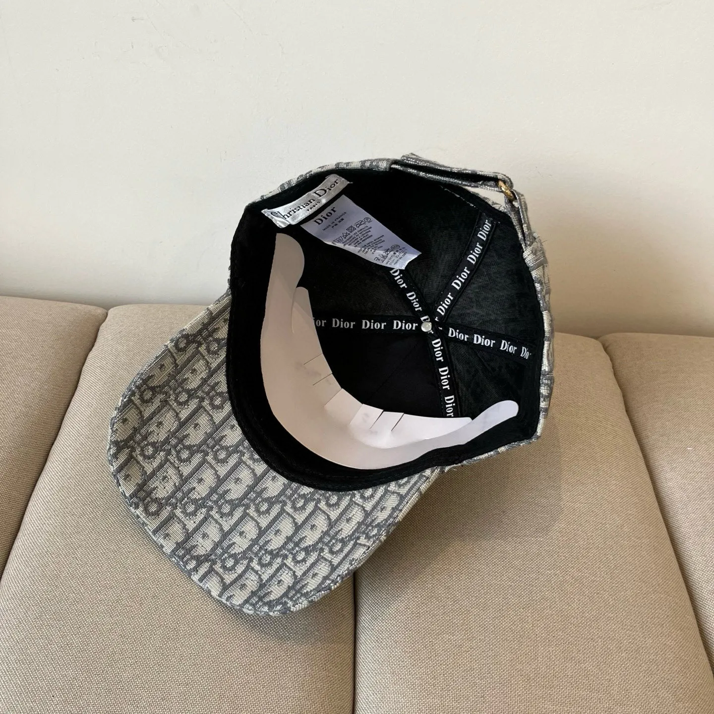 P60 [DIOR Dior] new popular simple baseball cap 🧢, new model shipped, big brand style is super easy to match, hurry up and get it!