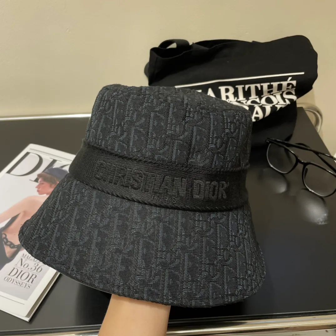P90 original order quality [Dior DIOR] official website is online simultaneously. Korean version of the new British sports style heavy industry customized model 1:1 original order quality. Unisex fisherman hat. Linen geological fabric. Original quality counter🔥🔥🔥