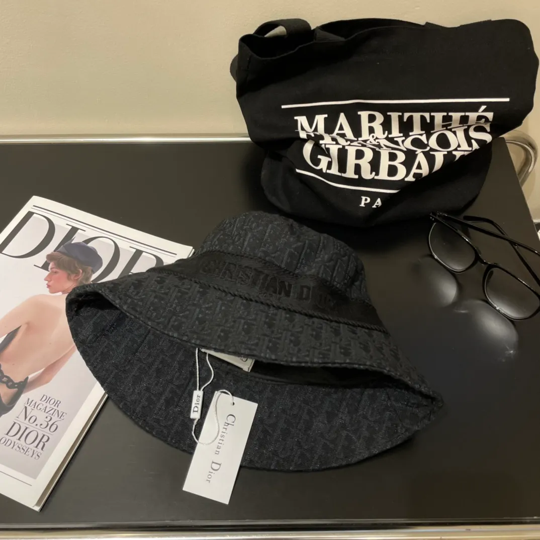 P90 original order quality [Dior DIOR] official website is online simultaneously. Korean version of the new British sports style heavy industry customized model 1:1 original order quality. Unisex fisherman hat. Linen geological fabric. Original quality counter🔥🔥🔥
