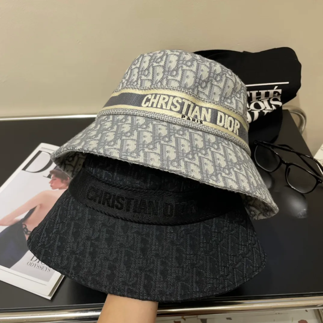 P90 original order quality [Dior DIOR] official website is online simultaneously. Korean version of the new British sports style heavy industry customized model 1:1 original order quality. Unisex fisherman hat. Linen geological fabric. Original quality counter🔥🔥🔥