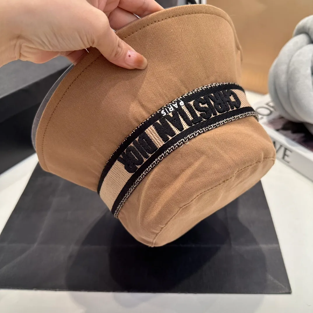 P70 Dior Dior's new original fisherman's hat, exquisite and pure, stylish and stylish, cool and fashionable, out of stock at the counter, popular, great quality