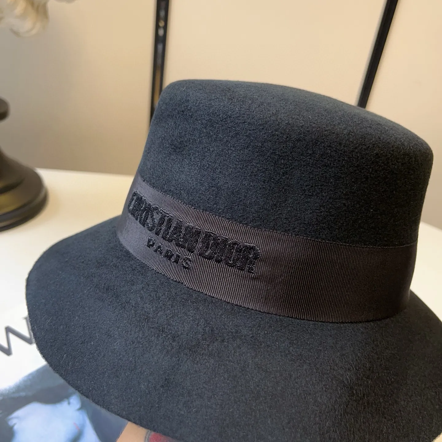 🆕Classic hot style for autumn and winter 🍂Dior imported wool embroidered letter basin hat 🐑Versatile and fashionable style ✨Black and beige