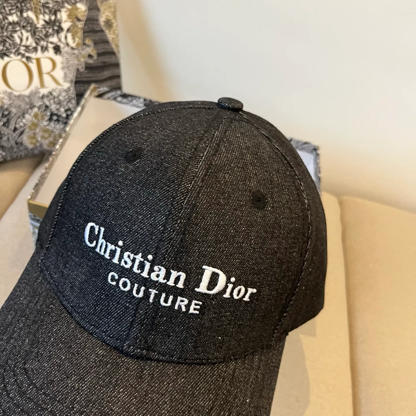 P70 [DIOR Dior] new popular simple baseball cap 🧢, new model shipped, big brand style is super easy to match, hurry up and get it!