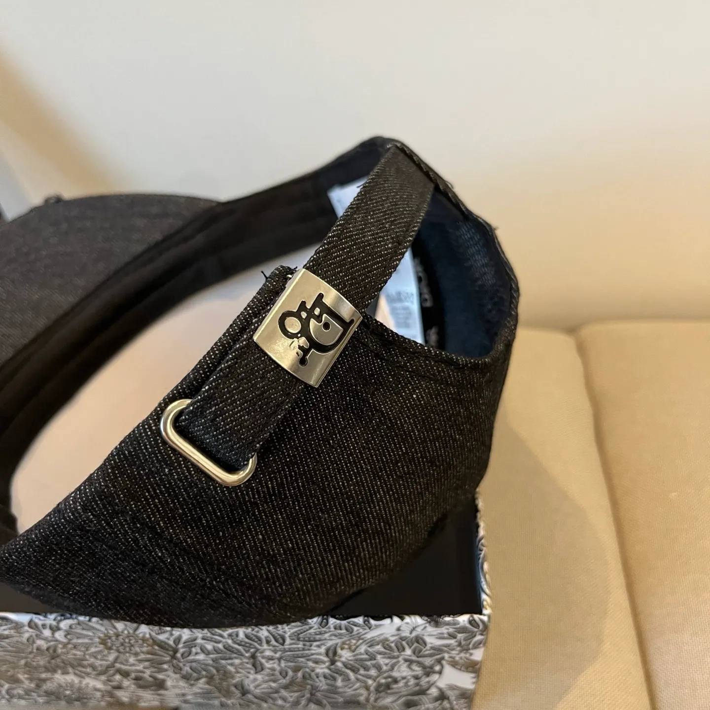 P70 [DIOR Dior] new popular simple baseball cap 🧢, new model shipped, big brand style is super easy to match, hurry up and get it!