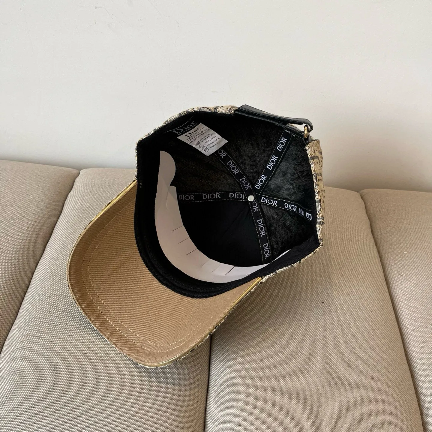 P60 [DIOR Dior] new popular simple baseball cap 🧢, new model shipped, big brand style is super easy to match, hurry up and get it!