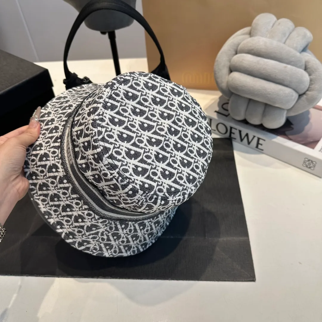 P70 Dior (Dior) new original fisherman hat, exquisite and pure, stylish and stylish, cool and fashionable, out of stock at the counter, popular, excellent quality