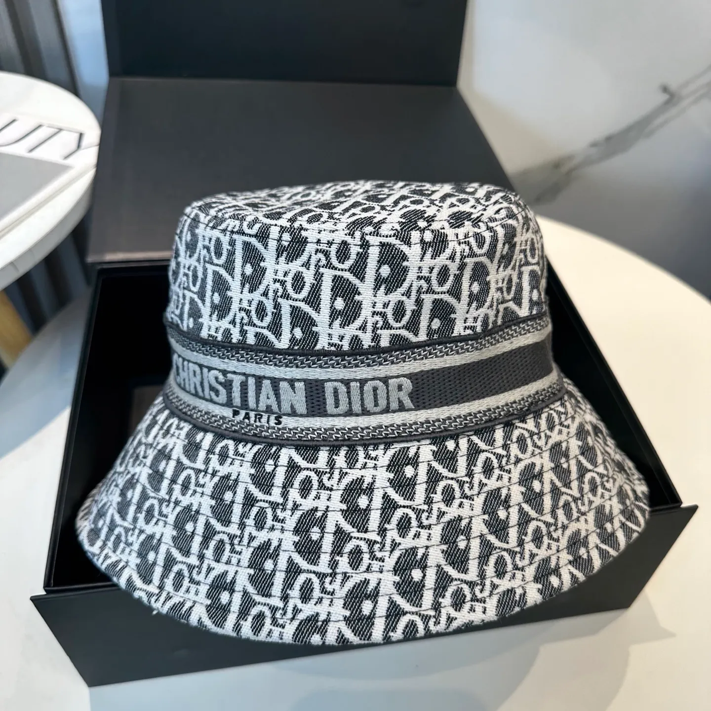P86 👒Dior👒 😍The latest double-sided embroidered Dior logo fisherman hat from the official website, with super high sun protection index, especially for a small face, stylish and not soft, can be folded at will, easy to carry🤗