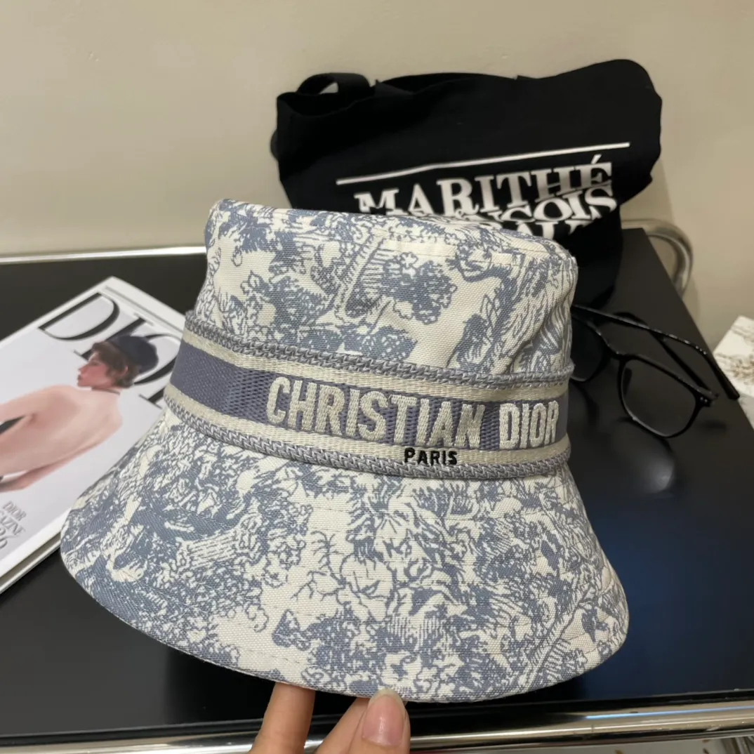 P90 original order quality [Dior DIOR] official website is online at the same time. The new Korean version of landscape painting, heavy industry customization, 1:1 original order quality, unisex fisherman hat, linen geological fabric, original quality counter🔥🔥🔥