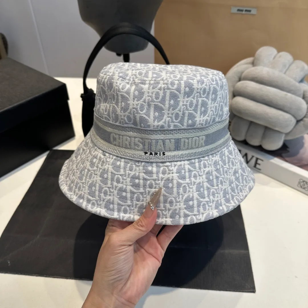 P70 Dior (Dior) new original fisherman hat, exquisite and pure, stylish and stylish, cool and fashionable, out of stock at the counter, popular, excellent quality