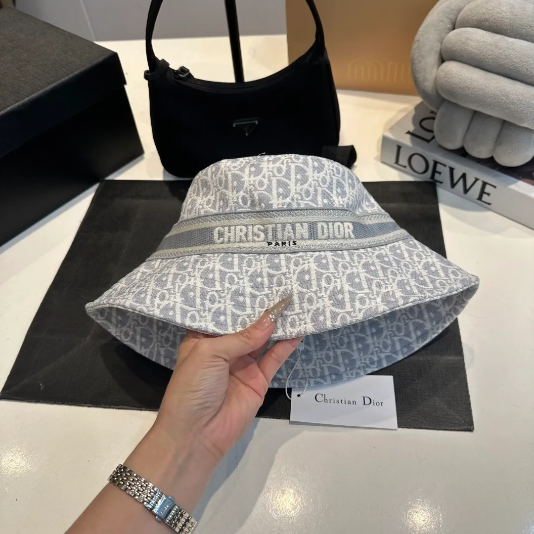 P70 Dior (Dior) new original fisherman hat, exquisite and pure, stylish and stylish, cool and fashionable, out of stock at the counter, popular, excellent quality