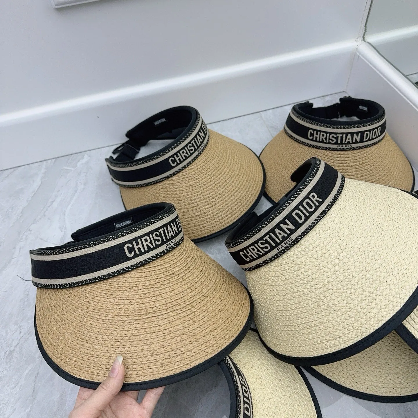 DIOR’s hot model, replenishment order and return‼ ️ Empty top hat for whoever sells, returns the order. Classic version of the order. Don’t pick anyone‼ ️