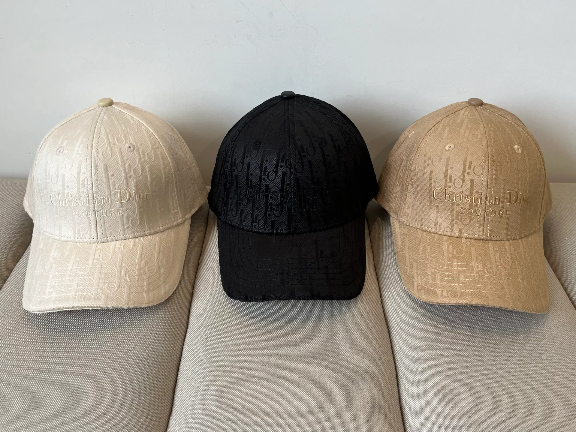 P60 [DIOR Dior] new popular simple baseball cap 🧢, new model shipped, big brand style is super easy to match, hurry up and get it!