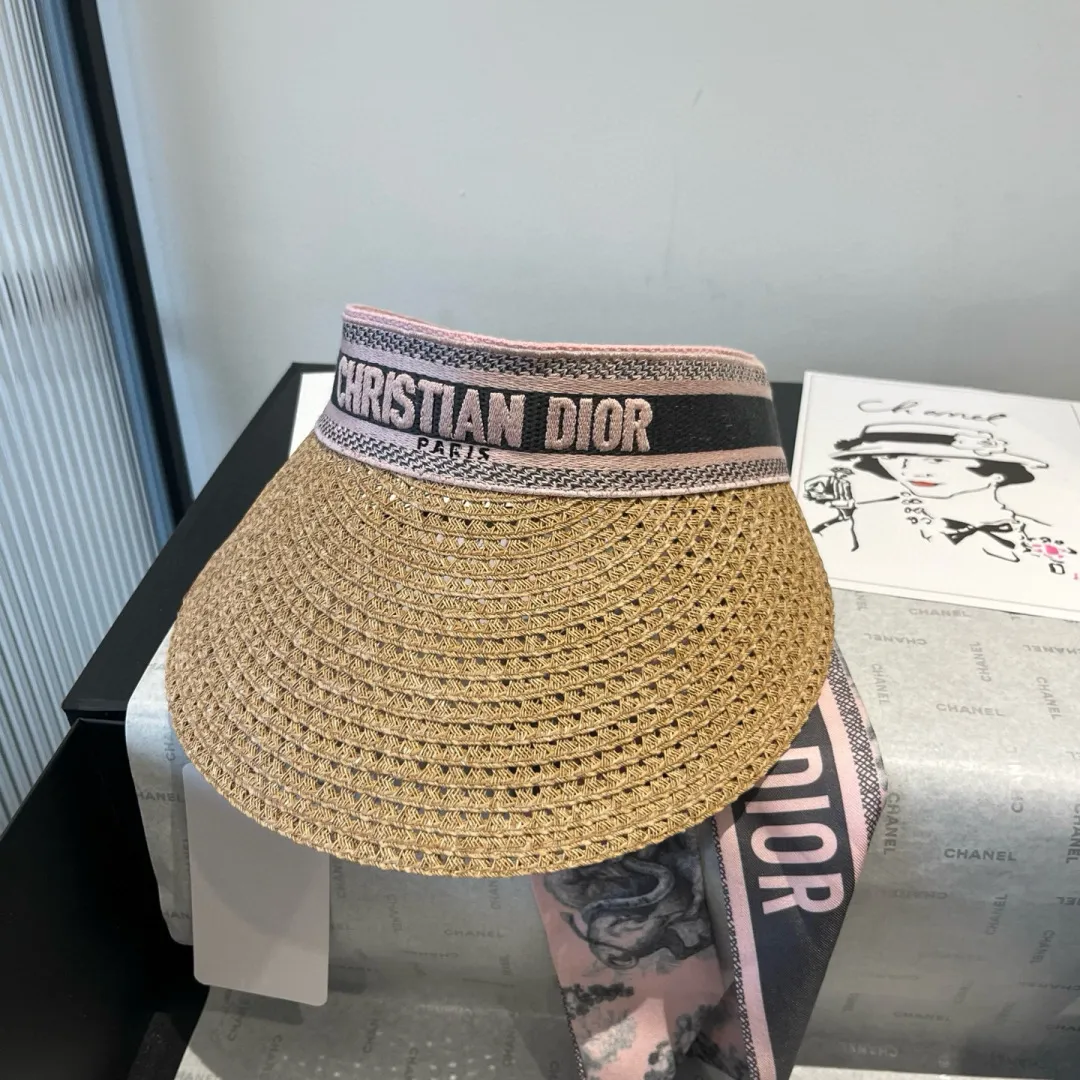 💰160¥ Original item, DIOR new summer silk scarf sun hat is a must-have for good-looking girls. I am facing the strong sun and just want to hold an umbrella for you. No one is holding an umbrella for you, so come and wear a DIOR sun hat [Yeah]