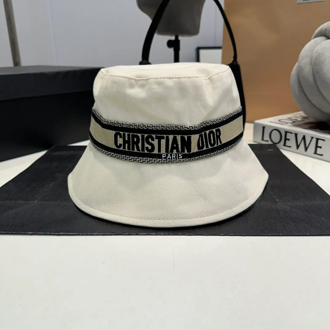 P70 Dior Dior's new original fisherman's hat, exquisite and pure, stylish and stylish, cool and fashionable, out of stock at the counter, popular, great quality