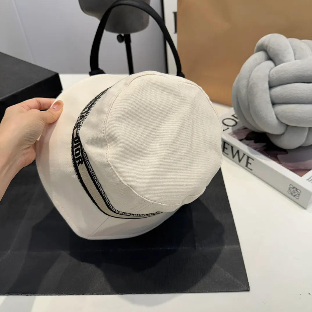 P70 Dior Dior's new original fisherman's hat, exquisite and pure, stylish and stylish, cool and fashionable, out of stock at the counter, popular, great quality