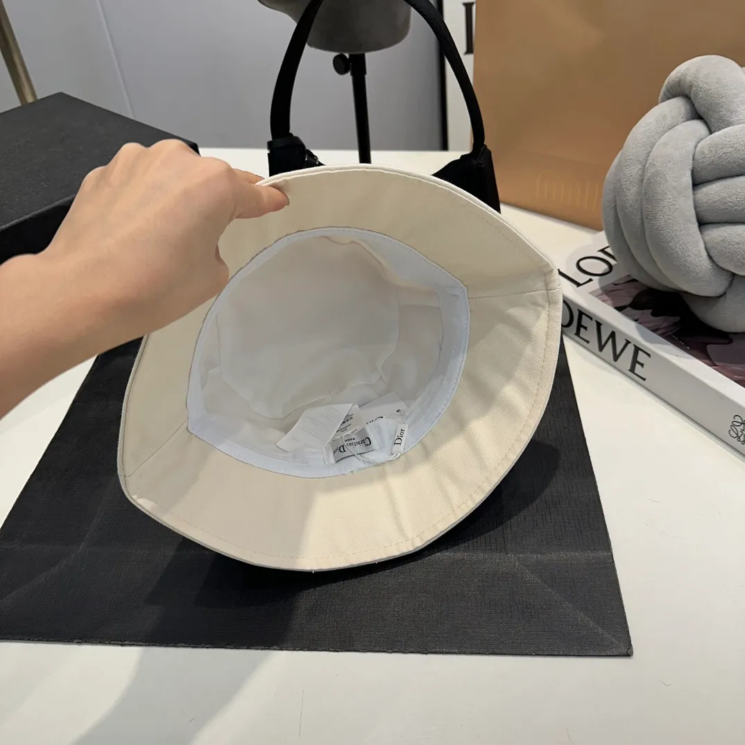 P70 Dior Dior's new original fisherman's hat, exquisite and pure, stylish and stylish, cool and fashionable, out of stock at the counter, popular, great quality