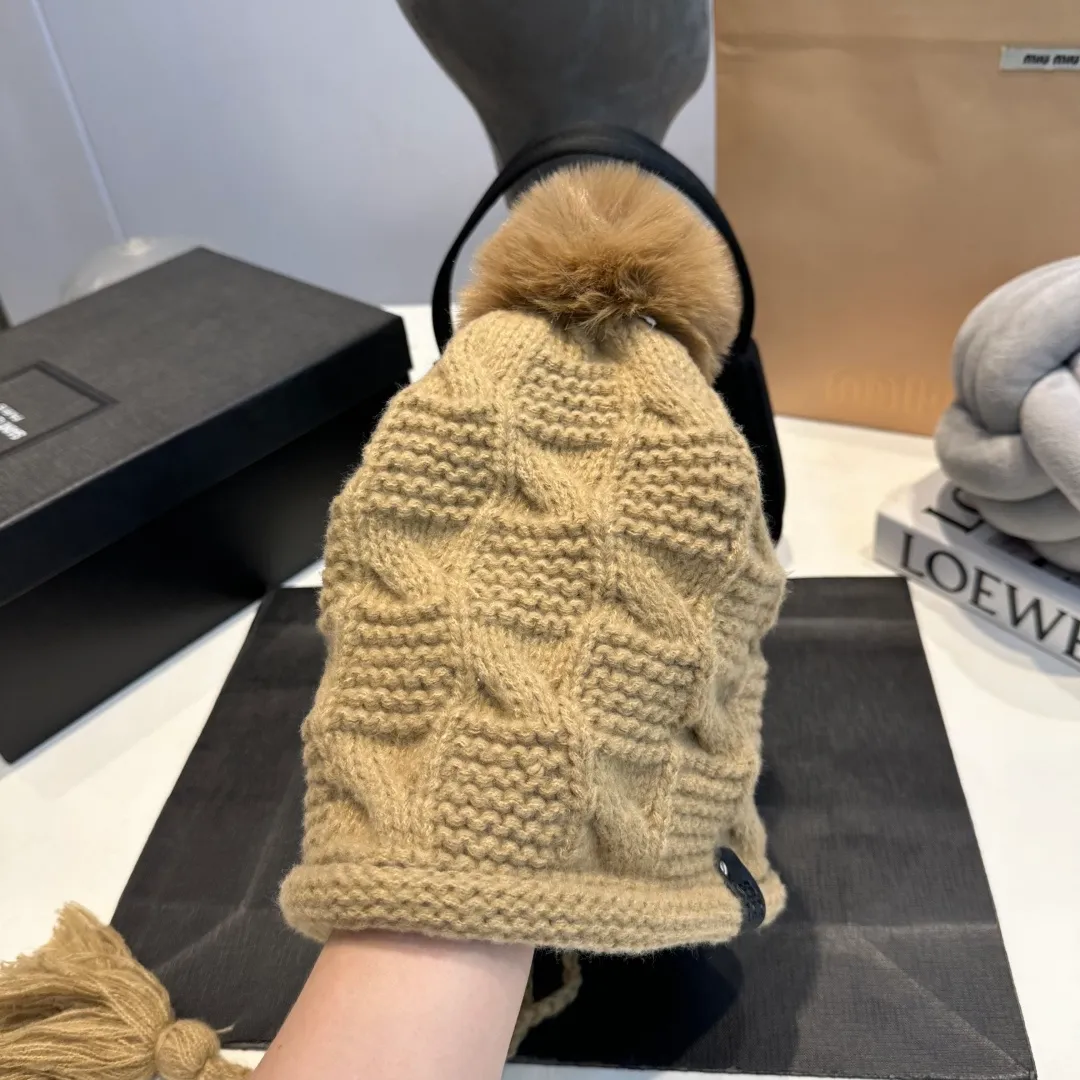 P70 Dior knitted beanie hat