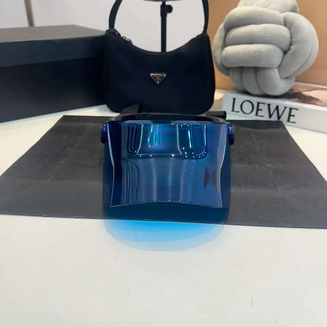 P170 D Home Jacquard version of Dior European fashion empty top hat! Lens cap! Many celebrities have the same style! A super fashionable and practical fashion item! 1:1 quality. New products synchronized at the counter! It has good breathability and is a must-have for summer sun protection! The color is grand! The style is novel and unique and goes well with clothes! Highly practical and high-end quality! High-quality resin fabric, high-end, light, hot and colorful! The elastic strap design is not limited to head circumference, and the sunshade effect is particularly good this summer!