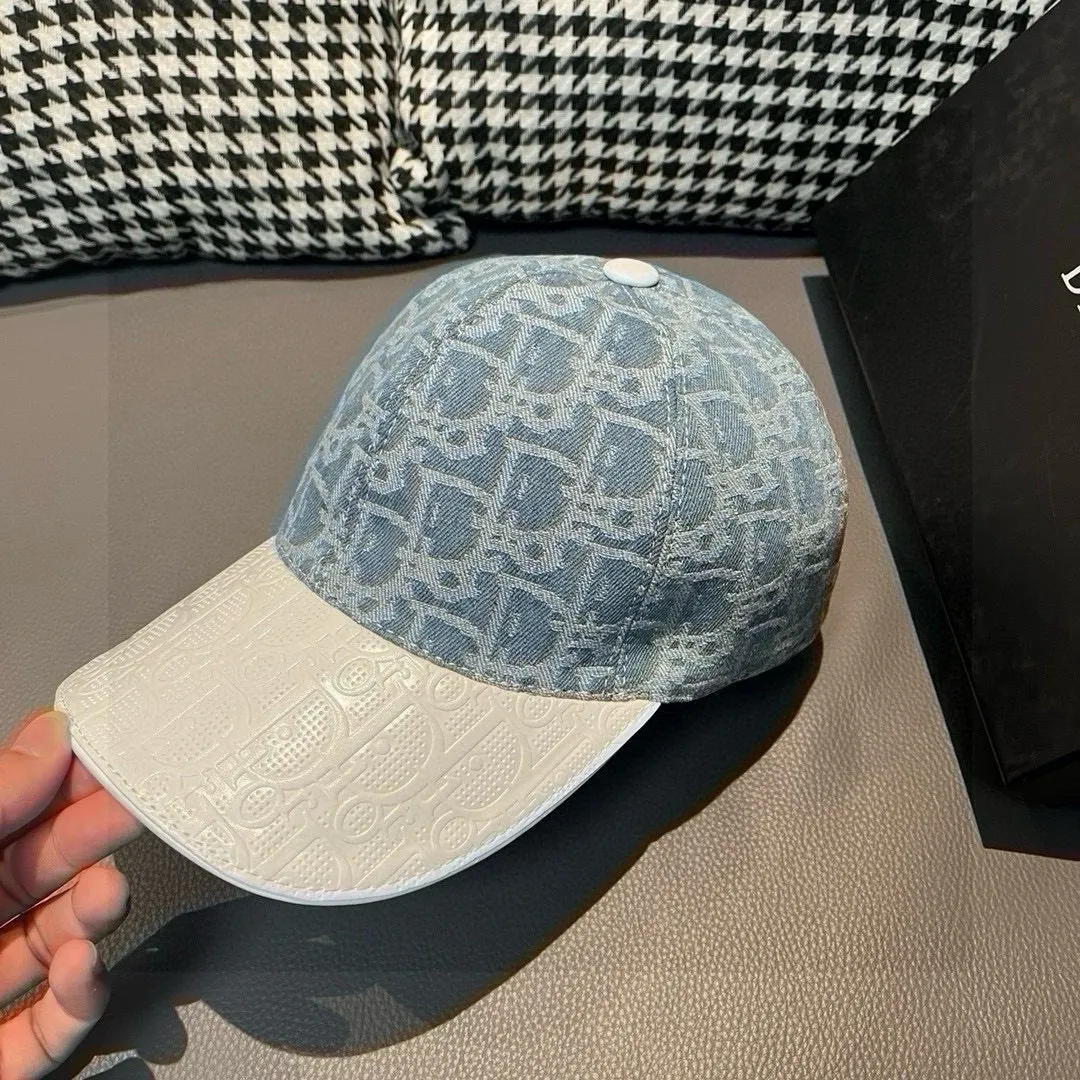P90, Dior's new original baseball cap, Dior presbyopic leather, full of retro charm, 1:1 mold customization, original canvas fabric + first-layer cowhide, pure cotton lining, light and breathable! The quality is great, the basic head circumference is 56cm, and the patch is adjustable.