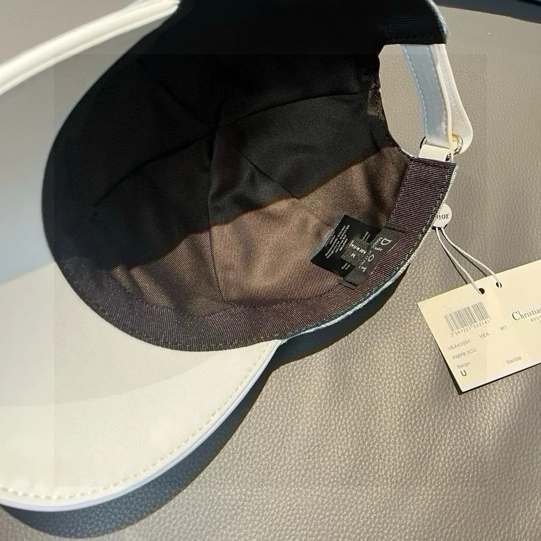 P90, Dior's new original baseball cap, Dior presbyopic leather, full of retro charm, 1:1 mold customization, original canvas fabric + first-layer cowhide, pure cotton lining, light and breathable! The quality is great, the basic head circumference is 56cm, and the patch is adjustable.