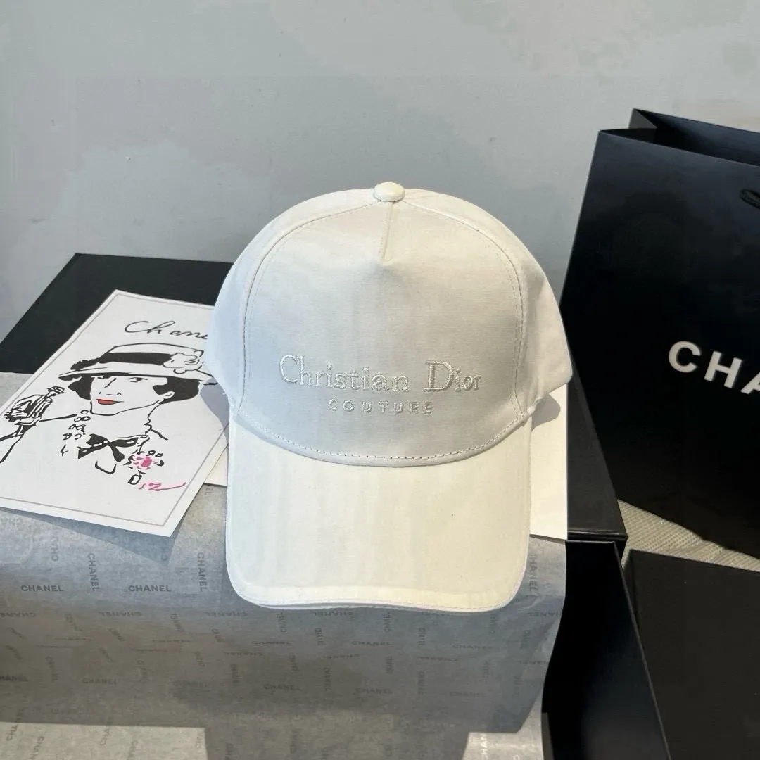 70¥ Dior new peaked cap, baseball cap, head circumference 57cm