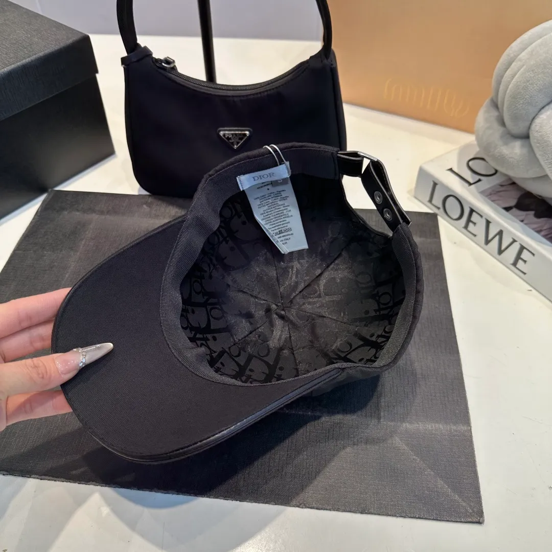 P80 DIOR Dior's new simple baseball cap with jacquard lining🧢, new model shipped, big brand style is super easy to match, hurry up and get it!