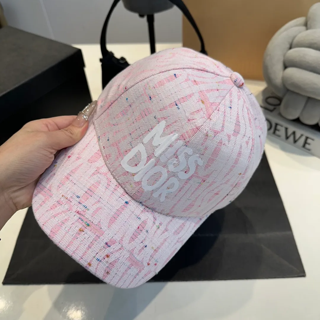 P56 DIOR Dior's new popular simple baseball cap 🧢, new model shipped, big brand style is super easy to match, hurry up and get it!