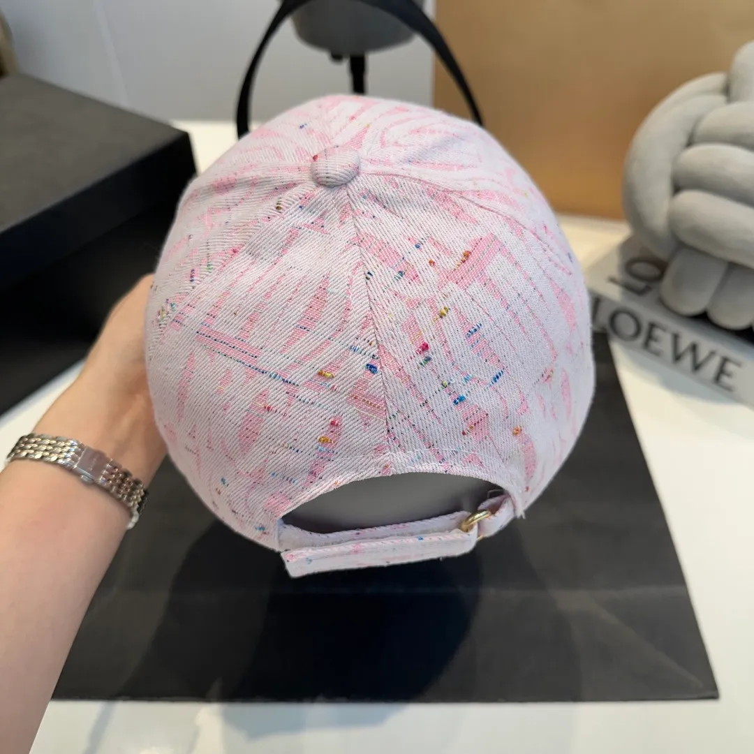 P56 DIOR Dior's new popular simple baseball cap 🧢, new model shipped, big brand style is super easy to match, hurry up and get it!