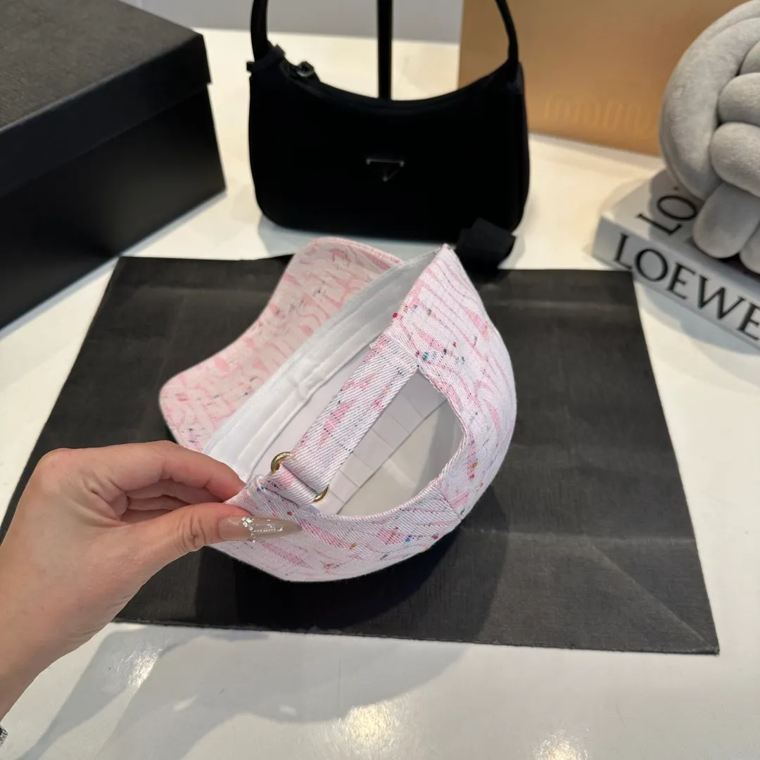 P56 DIOR Dior's new popular simple baseball cap 🧢, new model shipped, big brand style is super easy to match, hurry up and get it!