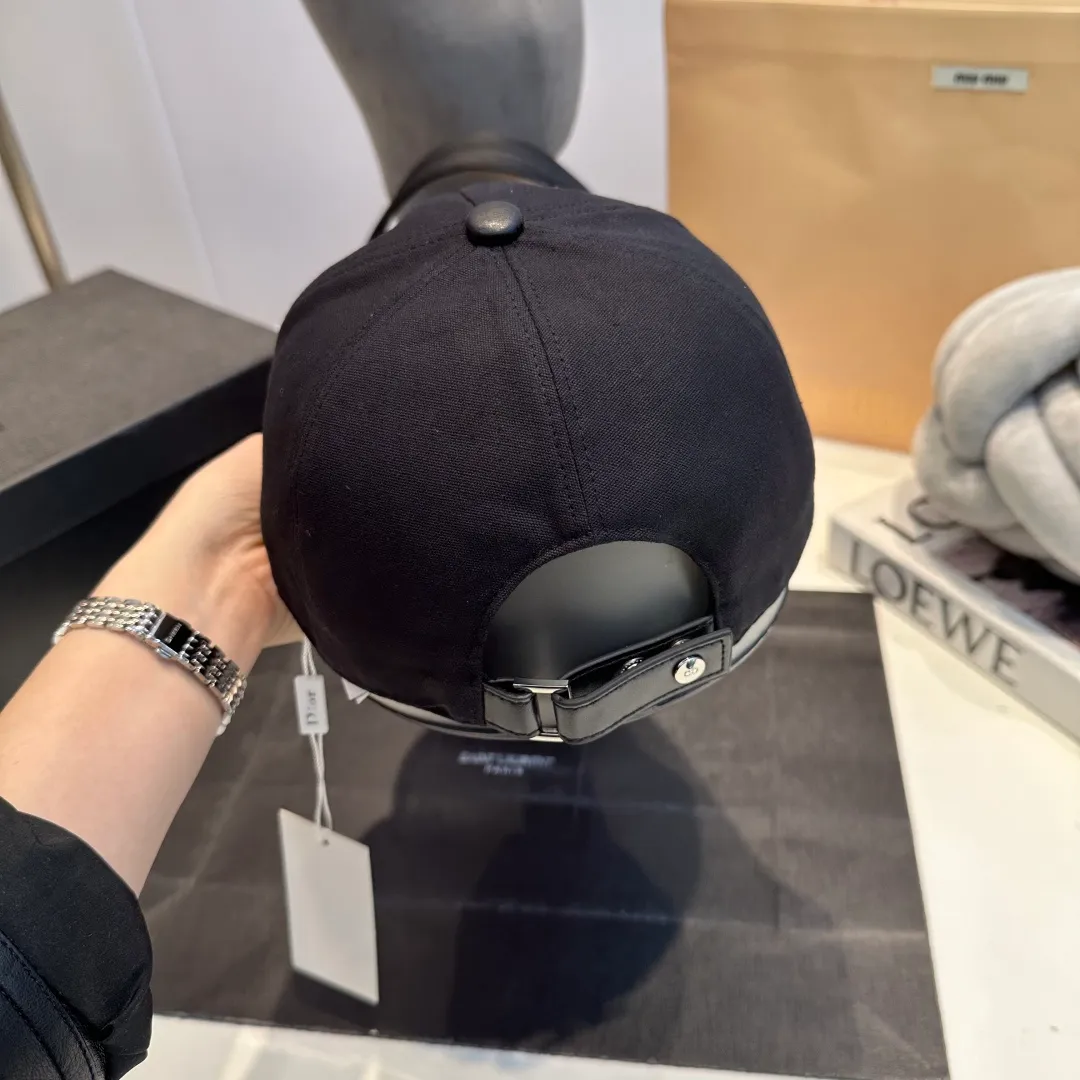 P80 DIOR Dior's new simple baseball cap with jacquard lining🧢, new model shipped, big brand style is super easy to match, hurry up and get it!